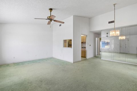 House in New Smyrna Beach, Florida 2 bedrooms, 123.19 sq.m. № 2206681 - photo 2