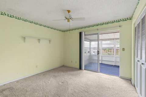 House in New Smyrna Beach, Florida 2 bedrooms, 123.19 sq.m. № 2206681 - photo 6