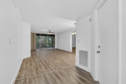 Condo in Boynton Beach, Florida, 2 bedrooms  № 2146244 - photo 14