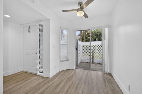 Condo in Boynton Beach, Florida, 2 bedrooms  № 2146244 - photo 12