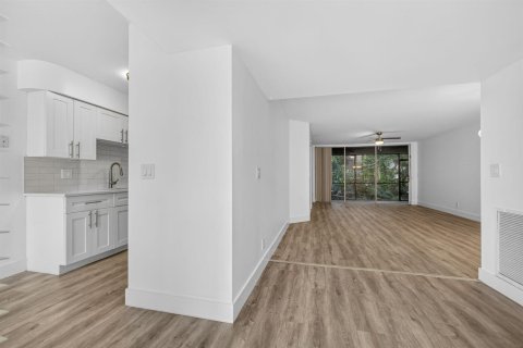 Condo in Boynton Beach, Florida, 2 bedrooms  № 2146244 - photo 7