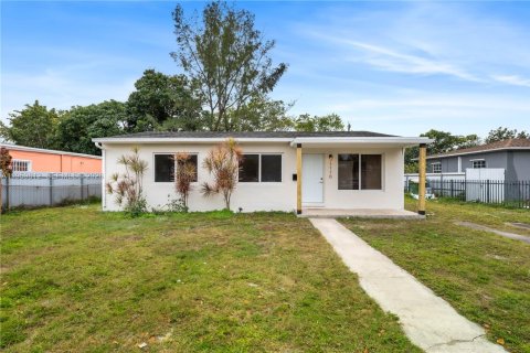 Villa ou maison à North Miami, Floride 3 chambres, 92.9 m2 № 2020347