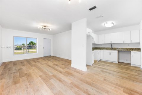 Villa ou maison à vendre à North Miami, Floride: 3 chambres, 92.9 m2 № 2020347 - photo 8