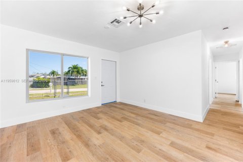 Villa ou maison à vendre à North Miami, Floride: 3 chambres, 92.9 m2 № 2020347 - photo 7