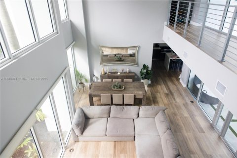 Villa ou maison à louer à Miami, Floride: 5 chambres, 451.78 m2 № 1939246 - photo 23