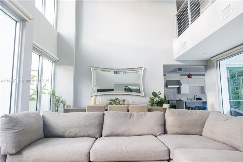 Villa ou maison à louer à Miami, Floride: 5 chambres, 451.78 m2 № 1939246 - photo 26