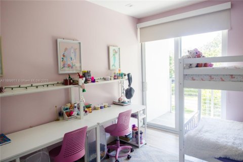 Villa ou maison à louer à Miami, Floride: 5 chambres, 451.78 m2 № 1939246 - photo 16