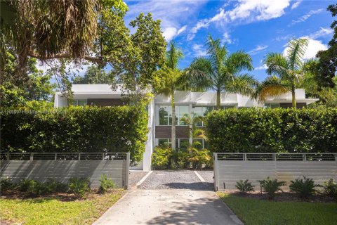 Villa ou maison à louer à Miami, Floride: 5 chambres, 451.78 m2 № 1939246 - photo 4