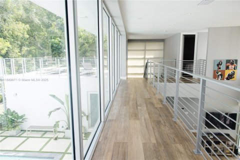 Villa ou maison à louer à Miami, Floride: 5 chambres, 451.78 m2 № 1939246 - photo 20