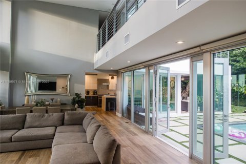 Villa ou maison à louer à Miami, Floride: 5 chambres, 451.78 m2 № 1939246 - photo 27