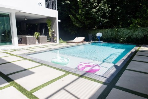Villa ou maison à louer à Miami, Floride: 5 chambres, 451.78 m2 № 1939246 - photo 3