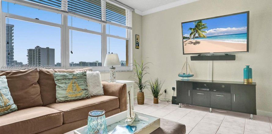 Студия в кондо в Холливуд, Флорида № 2006068