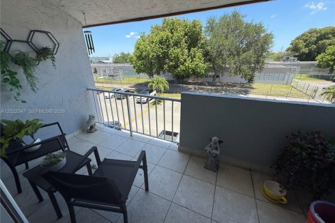 Купить кондоминиум в Хайалиа, Флорида 2 спальни, 87.14м2, № 2263039 - фото 15