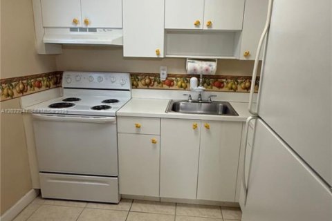 Купить кондоминиум в Хайалиа, Флорида 2 спальни, 87.14м2, № 2263039 - фото 4