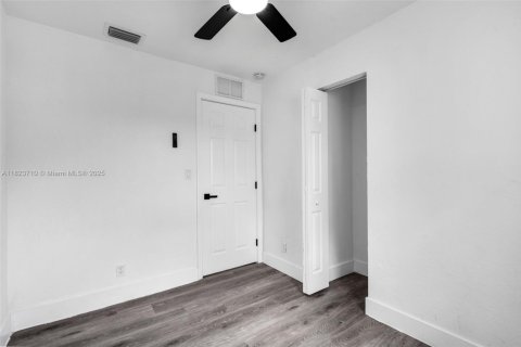 Купить виллу или дом в Маргит, Флорида 4 спальни, 126.9м2, № 1814493 - фото 15