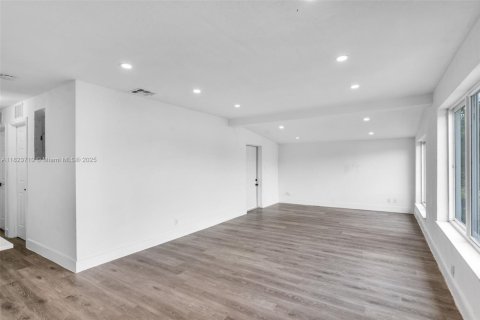 Купить виллу или дом в Маргит, Флорида 4 спальни, 126.9м2, № 1814493 - фото 4