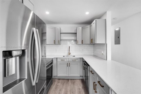 Купить виллу или дом в Маргит, Флорида 4 спальни, 126.9м2, № 1814493 - фото 8