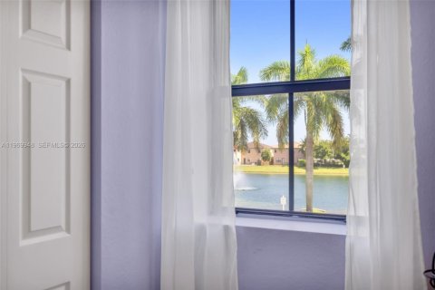 House in Cutler Bay, Florida 5 bedrooms, 302.49 sq.m. № 2030750 - photo 23