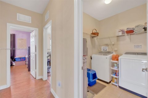 House in Cutler Bay, Florida 5 bedrooms, 302.49 sq.m. № 2030750 - photo 19