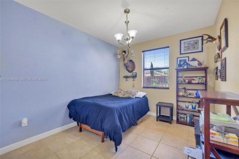 House in Cutler Bay, Florida 5 bedrooms, 302.49 sq.m. № 2030750 - photo 12