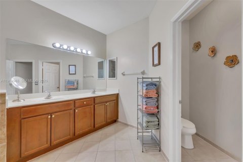 House in Cutler Bay, Florida 5 bedrooms, 302.49 sq.m. № 2030750 - photo 18