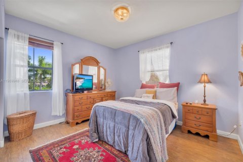 House in Cutler Bay, Florida 5 bedrooms, 302.49 sq.m. № 2030750 - photo 20