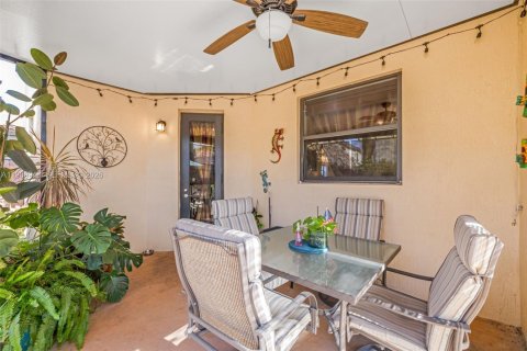 House in Cutler Bay, Florida 5 bedrooms, 302.49 sq.m. № 2030750 - photo 25