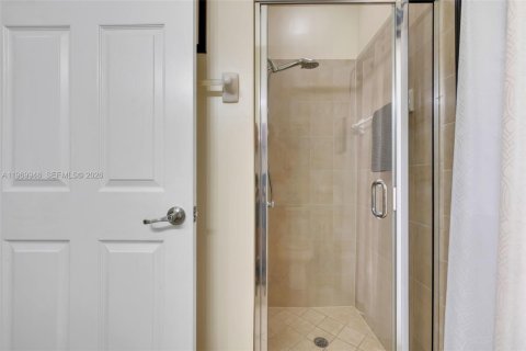 House in Cutler Bay, Florida 5 bedrooms, 302.49 sq.m. № 2030750 - photo 14