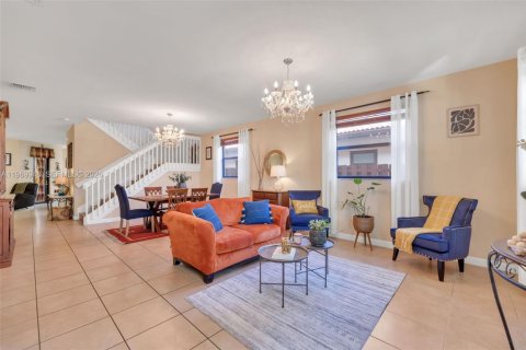 House in Cutler Bay, Florida 5 bedrooms, 302.49 sq.m. № 2030750 - photo 3