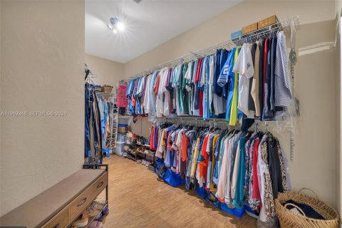 House in Cutler Bay, Florida 5 bedrooms, 302.49 sq.m. № 2030750 - photo 16