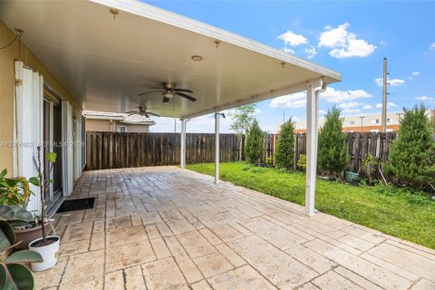 House in Miami, Florida 4 bedrooms, 191.38 sq.m. № 2072627 - photo 29
