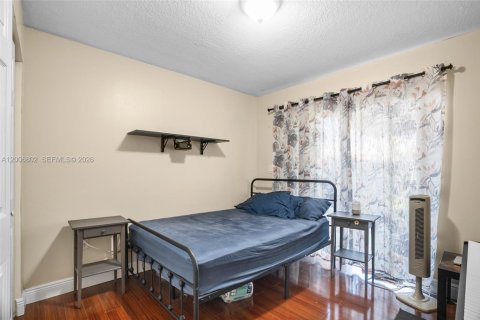 House in Miami, Florida 4 bedrooms, 191.38 sq.m. № 2072627 - photo 15