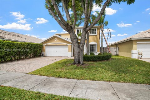 House in Miami, Florida 4 bedrooms, 191.38 sq.m. № 2072627 - photo 3