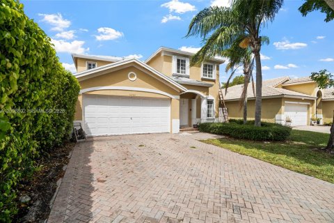 House in Miami, Florida 4 bedrooms, 191.38 sq.m. № 2072627