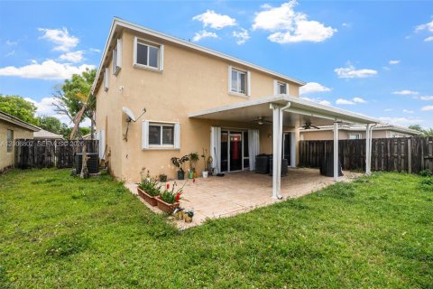 House in Miami, Florida 4 bedrooms, 191.38 sq.m. № 2072627 - photo 28