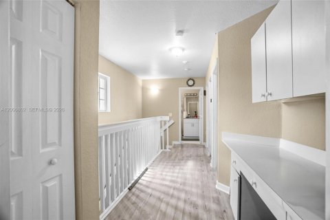 House in Miami, Florida 4 bedrooms, 191.38 sq.m. № 2072627 - photo 21
