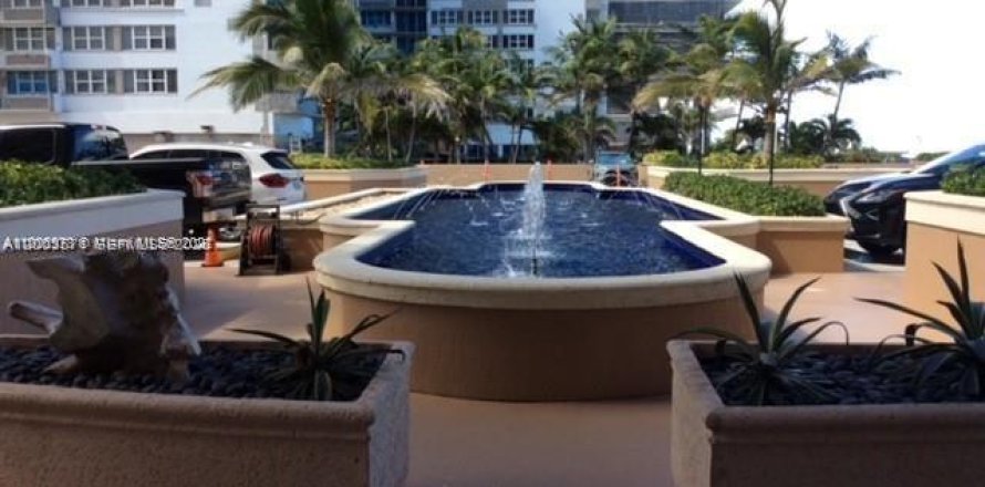Condominio en Hallandale Beach, Florida, 2 dormitorios  № 2069134