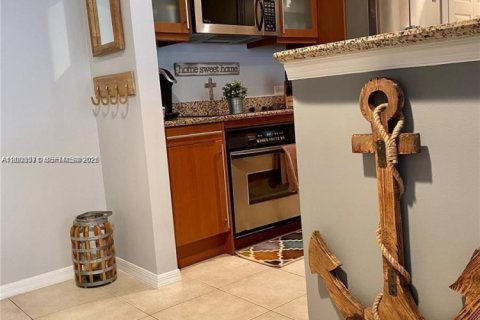 Condominio en venta en Hallandale Beach, Florida, 2 dormitorios, 92.9 m2 № 2069134 - foto 15