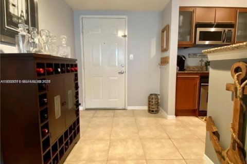 Condominio en venta en Hallandale Beach, Florida, 2 dormitorios, 92.9 m2 № 2069134 - foto 14
