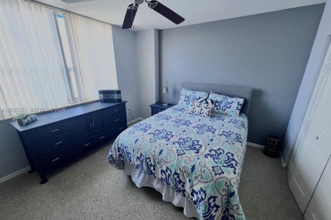 Condominio en venta en Hallandale Beach, Florida, 2 dormitorios, 92.9 m2 № 2069134 - foto 6