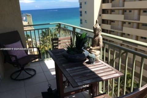 Condominio en venta en Hallandale Beach, Florida, 2 dormitorios, 92.9 m2 № 2069134 - foto 19