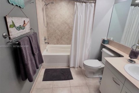 Condominio en venta en Hallandale Beach, Florida, 2 dormitorios, 92.9 m2 № 2069134 - foto 5