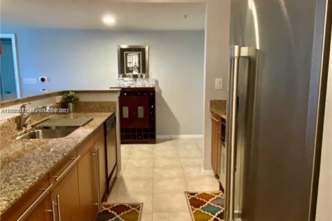 Condominio en venta en Hallandale Beach, Florida, 2 dormitorios, 92.9 m2 № 2069134 - foto 10