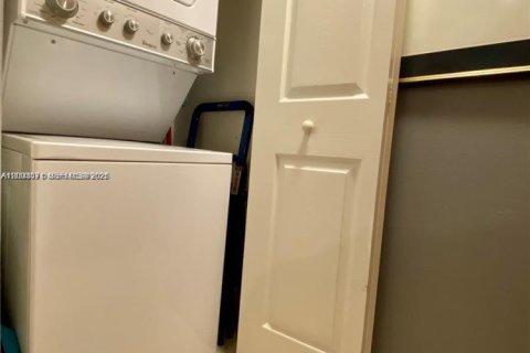 Condominio en venta en Hallandale Beach, Florida, 2 dormitorios, 92.9 m2 № 2069134 - foto 13