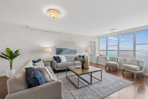 Condominio en venta en Tampa, Florida, 2 dormitorios, 242.66 m2 № 2225107 - foto 24