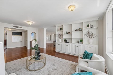 Condominio en venta en Tampa, Florida, 2 dormitorios, 242.66 m2 № 2225107 - foto 13