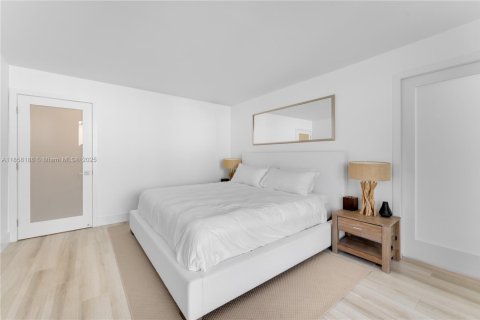 Condo in Miami Beach, Florida, 3 bedrooms  № 1887326 - photo 15