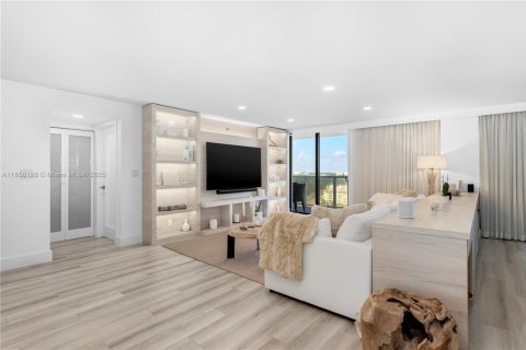 Condo in Miami Beach, Florida, 3 bedrooms  № 1887326 - photo 9