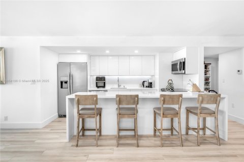 Condo in Miami Beach, Florida, 3 bedrooms  № 1887326 - photo 5