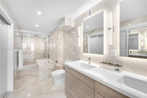 Condo in Miami Beach, Florida, 3 bedrooms  № 1887326 - photo 18